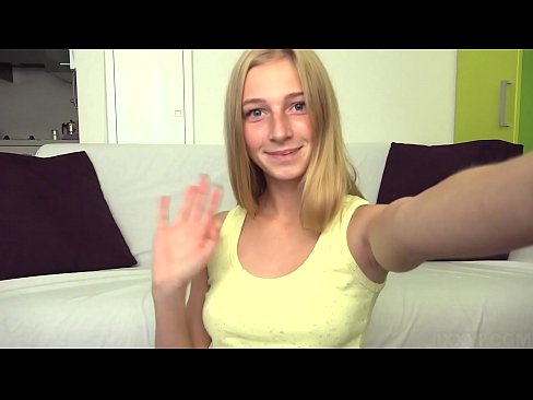 ❤️ Thaum kuv dhuav kuv lazily masturbate kuv liab pussy ❤  Sex video  ntawm peb  ☑