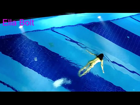 ❤️ Kuv tsis tuaj yeem tso tseg saib, cov tub ntxhais hluas plaub hau daj tau ntes liab qab hauv ELLA BOLT chaw ua si pas dej ❤  Sex video  ntawm peb  ☑